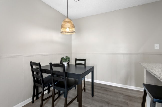 Dining Area - City View at Splitlog