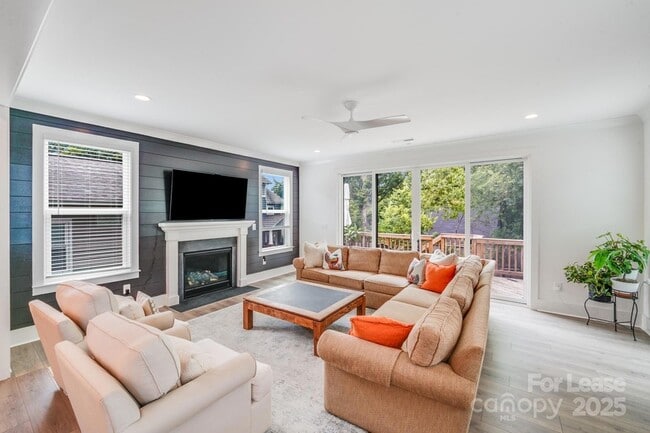 Photo - 1613 N McDowell St