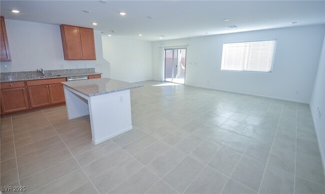 Photo - 5401 Lynn Crk Ave