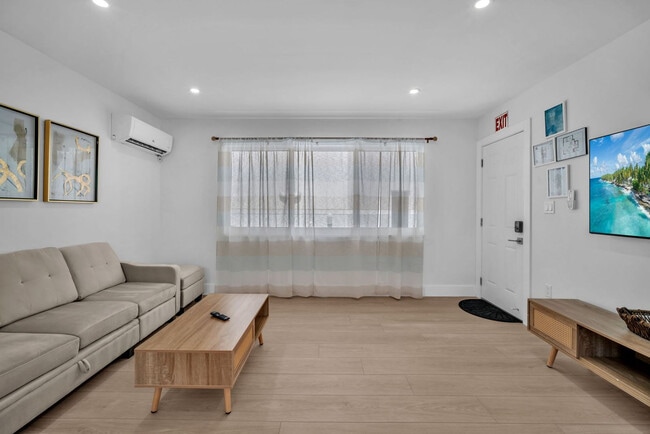 Building Photo - 312 Elm St Unit SI ID1547735P