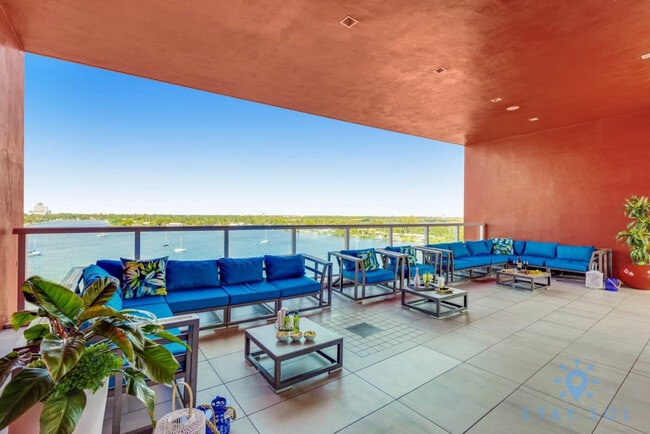 Building Photo - 111 N Ocean Dr Unit ID1227228P