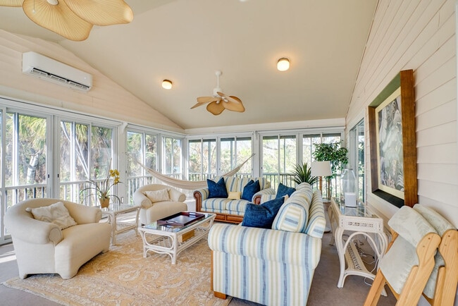 Building Photo - 4563 Brainard Bayou Rd Unit SI ID1545894P