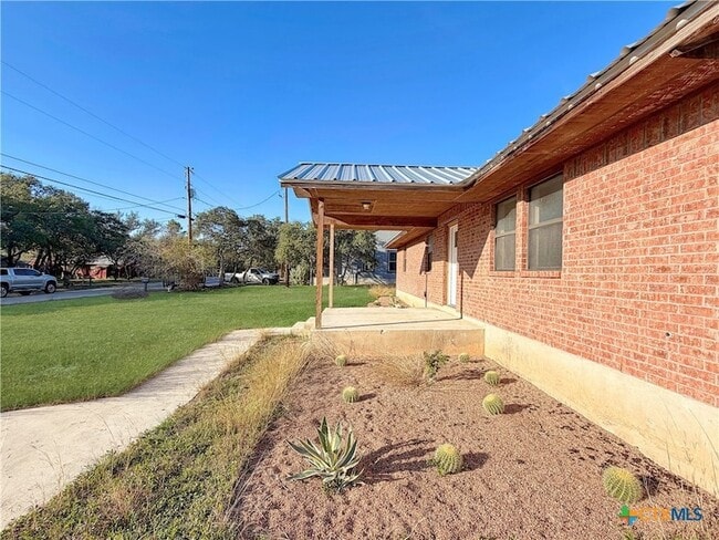 Photo - 1616 Lonesome