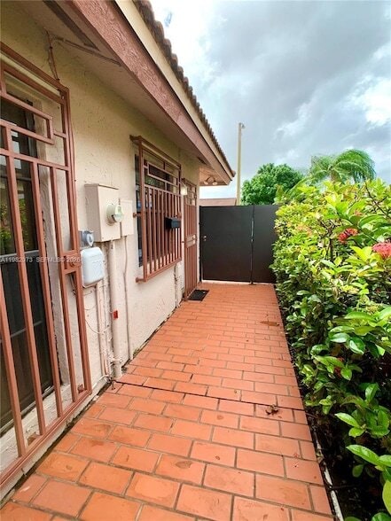 Photo - 15529 SW 69th Terrace Unit Side