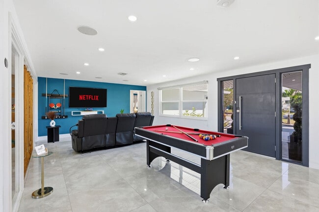 Building Photo - 4644 Bay Crest Dr Unit ID1337487P