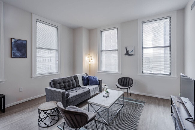 Building Photo - 9-JAN-JAN E 4th St Unit ID1223714P