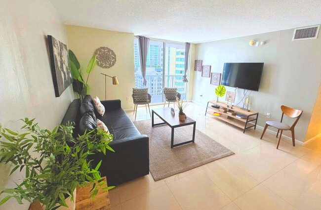 Building Photo - 1 SE 12th St Unit FL17-ID1022196P