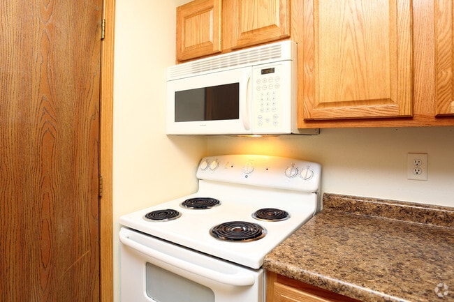 Kitchen - Raintree Apartments