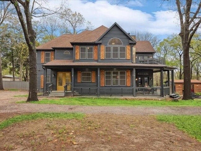 Building Photo - 223 Oklahoma Ave