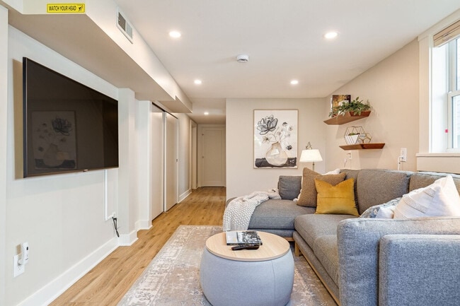 Photo - 1706 Warren Ave N Unit ID1035890P