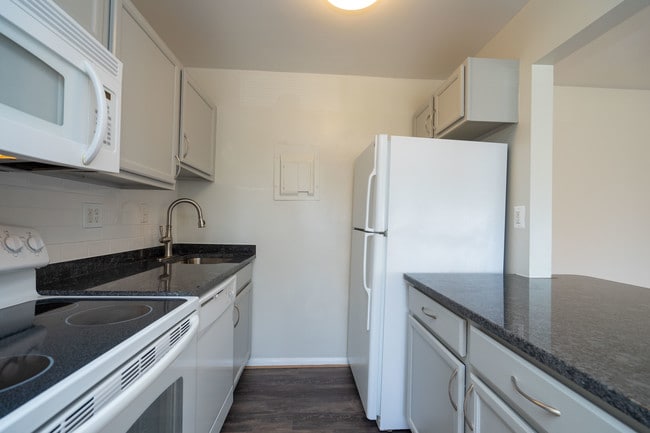 Photo - Cardinal Court