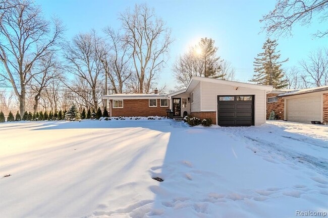 Photo - 811 Norwich Dr