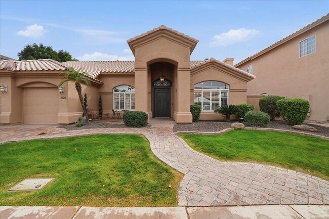 Building Photo - 1909 E Coral Tree Dr
