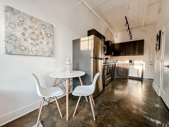 Photo - 701 E 2nd St N Unit ID1073582P