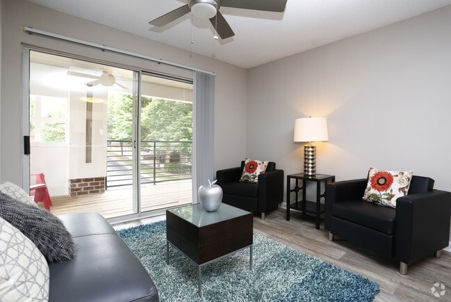 1BR, 1BA - 510sf Sydney- Living Area - Concord Apartments