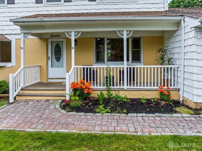 Photo - 16 London Dr