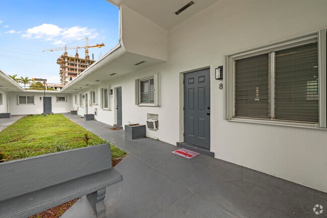 1BR, 1BA - 490SF - Courtyard - Parkview I & II