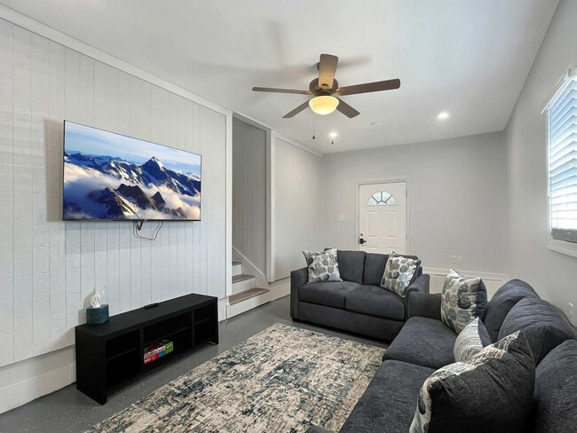 Photo - 501 W 9th St Unit ID1369214P