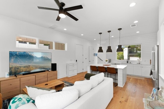 Photo - 3807 E 51st St Unit 3