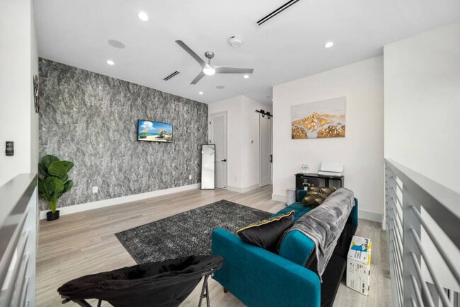 Building Photo - 1621 NE 4th Pl Unit ID1369643P