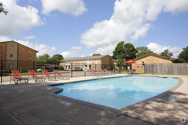 Swimming Pool - Pindo Pointe
