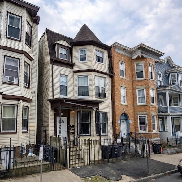 Building Photo - 139 Clifton Ave