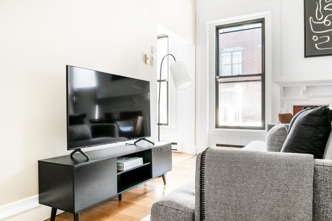 Photo - 232 Newbury St Unit FL3-ID1300