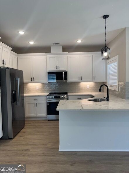 Photo - 305 Georgia St