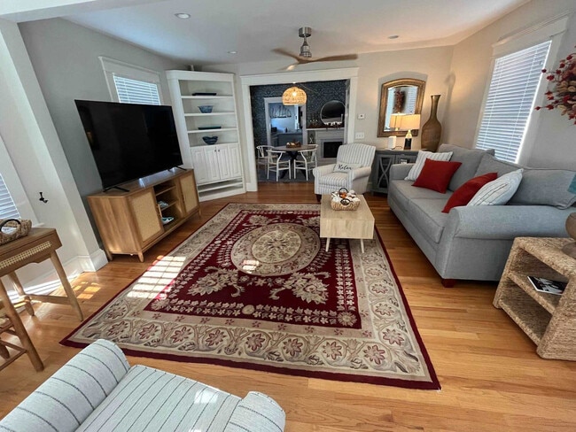 Building Photo - 220 Narragansett Ave Unit ID1325589P