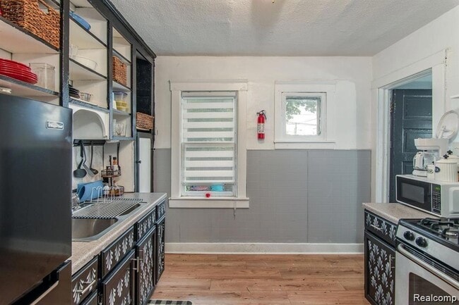 Photo - 15608 Wabash St