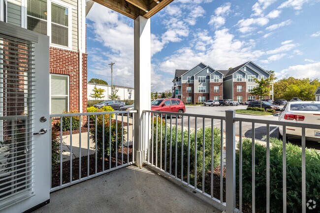 2BR, 2BA - Groves at Town Center