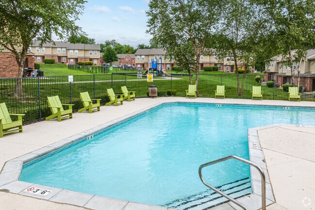 Pool & Sundeck - Stonehedge Townhomes