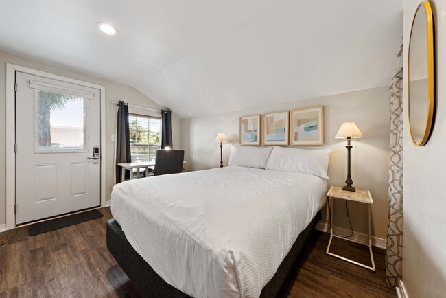 Building Photo - 110 Eglin Pkwy SE Unit SI ID1502058P