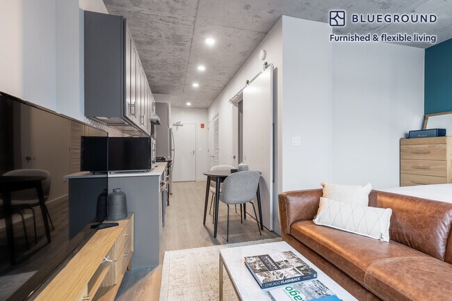 Photo - 450 W Belmont Ave Unit FL15-ID202