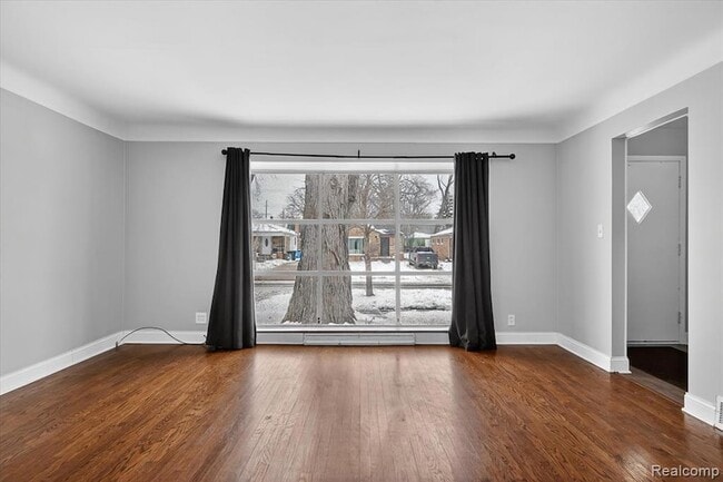 Photo - 13731 Elgin St