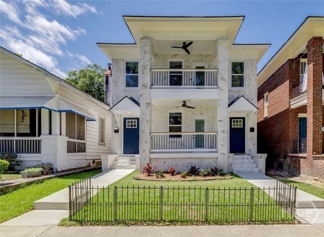 Building Photo - 905 E Park Ave
