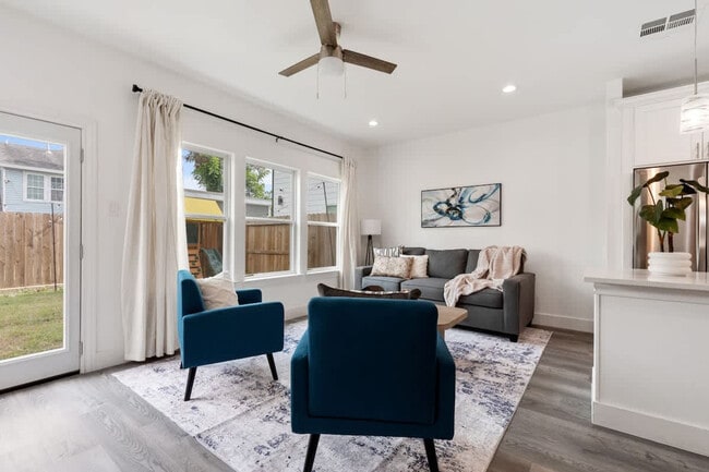 Photo - 4508 Noble St Unit ID1322511P