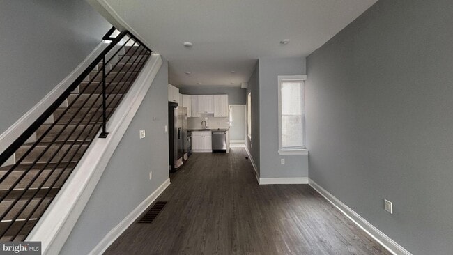 Building Photo - 1932 Clarence St