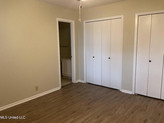 Photo - 139 Lakebend Cir