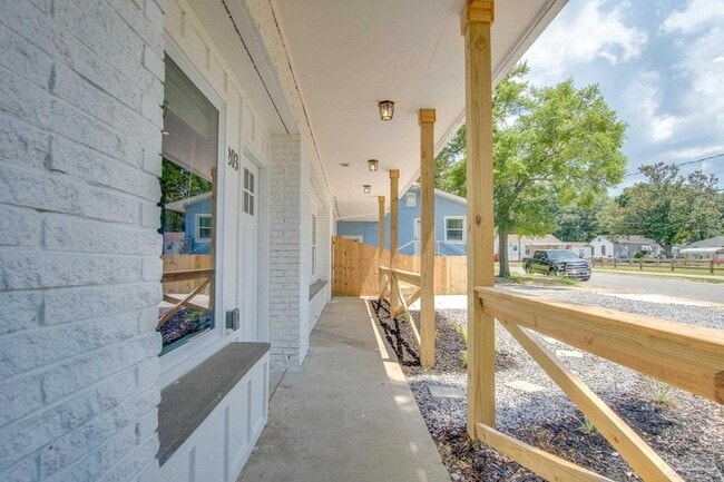 Photo - 203 S L St