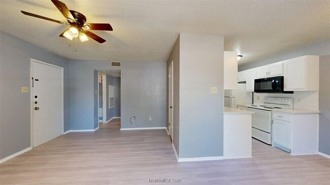 Photo - 1524 Pine Ridge Dr Unit B