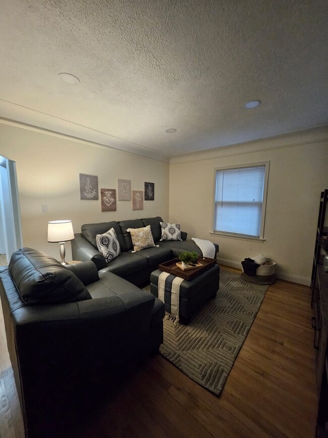 Cozy gathering space - 2212 Burger St