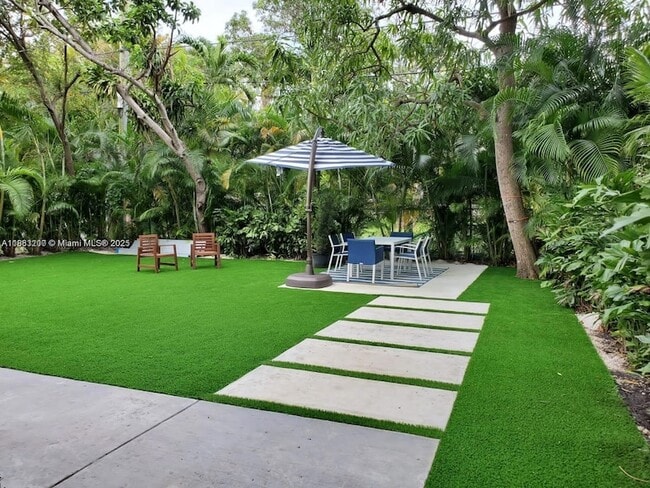 Photo - 77 NE 43rd St