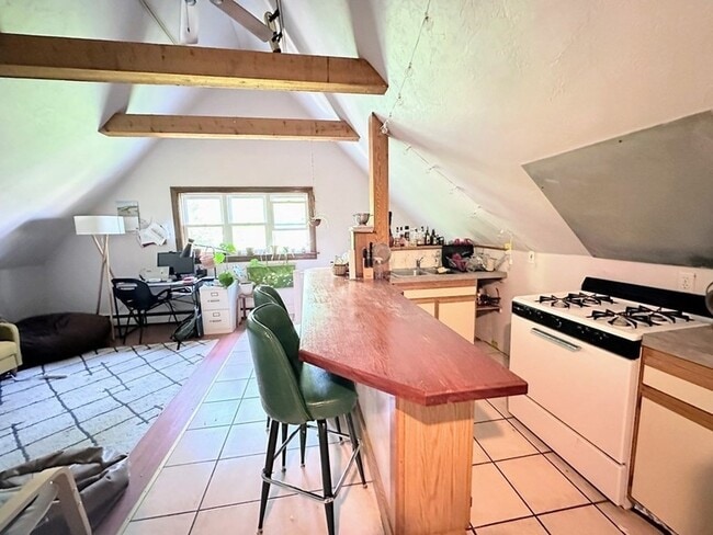 Photo - 74 Antwerp St Unit 3