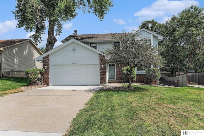 Photo - 1611 S 168th Ave