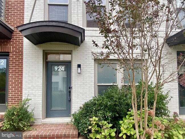 Photo - 924 King Farm Blvd