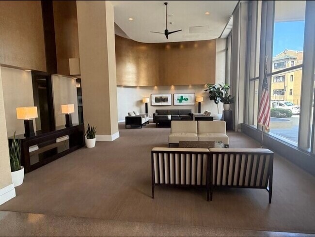 Photo - 3930 N Pine Grove Ave Unit 608