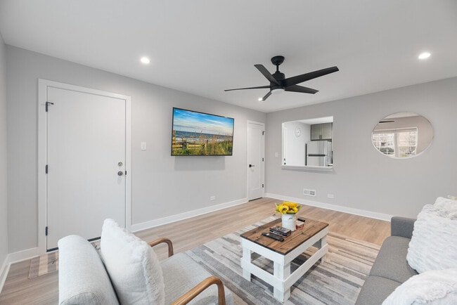 Photo - 1001 W Howard St Unit ID1032507P