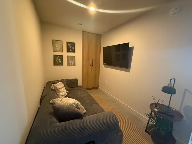 Photo - 121 NE 5th St Unit SI ID1388734P