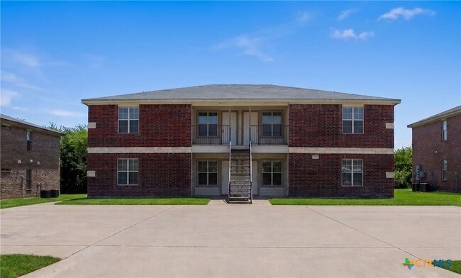 Building Photo - 413 Brittney Way